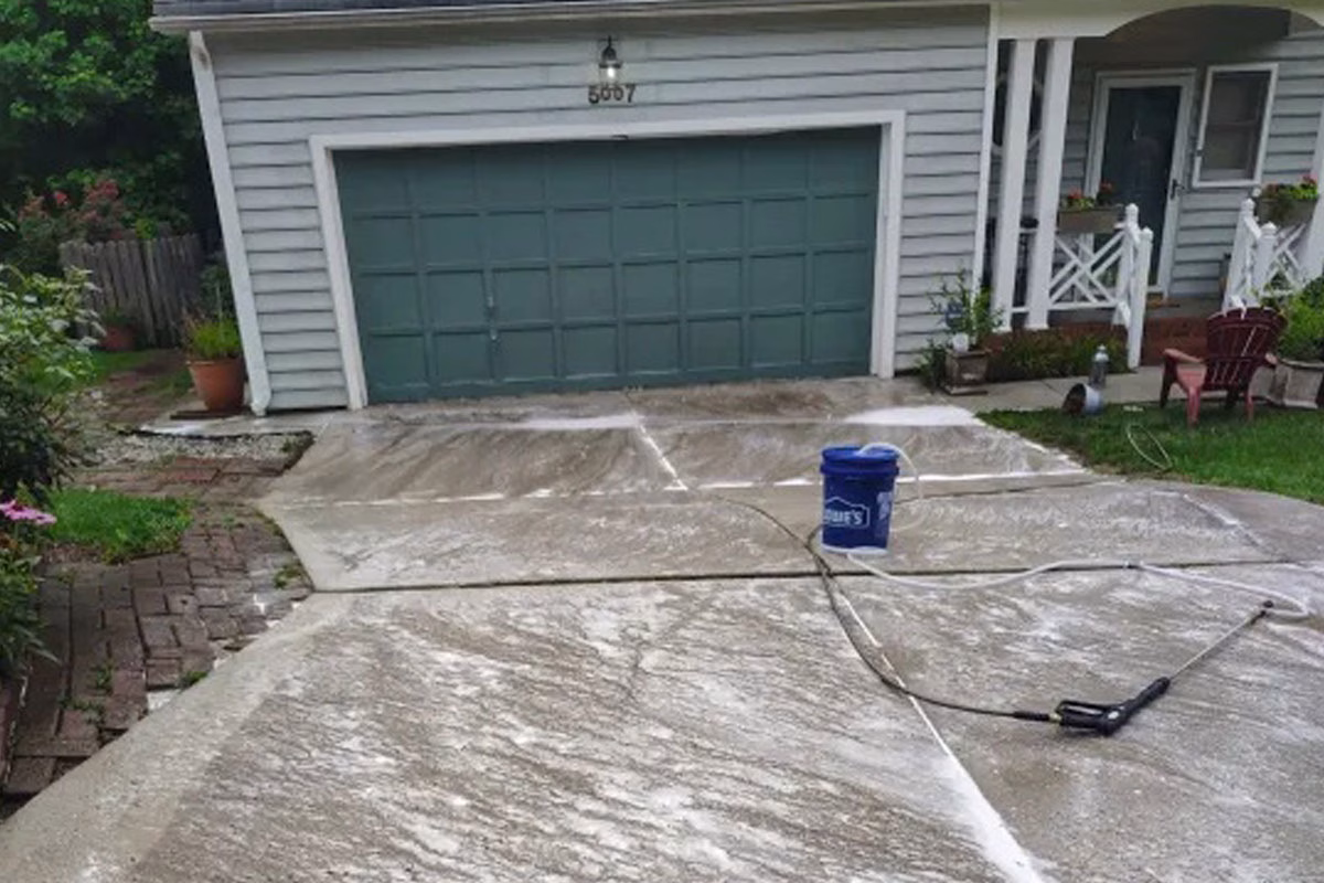 Gutter Cleaning in Trinity North Carolina | B&G Tree Services & Pressure Washing